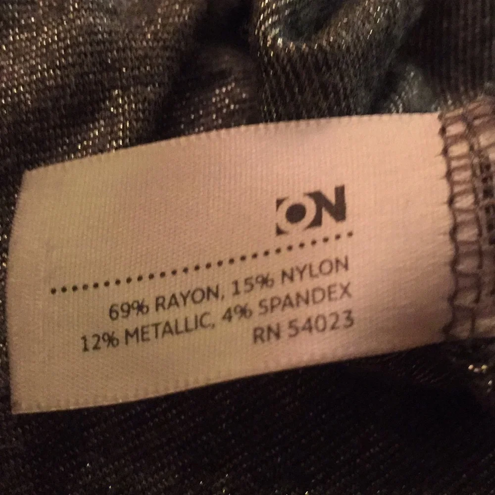 Old Navy top armpit sleeve